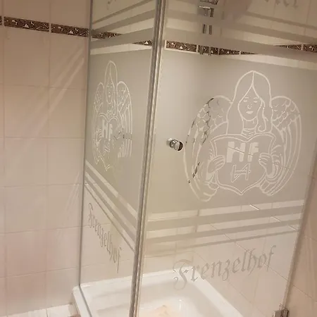 מלון Gotikhotel Frenzelhof 3*