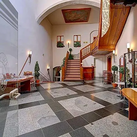 Gotikhotel Frenzelhof מלון